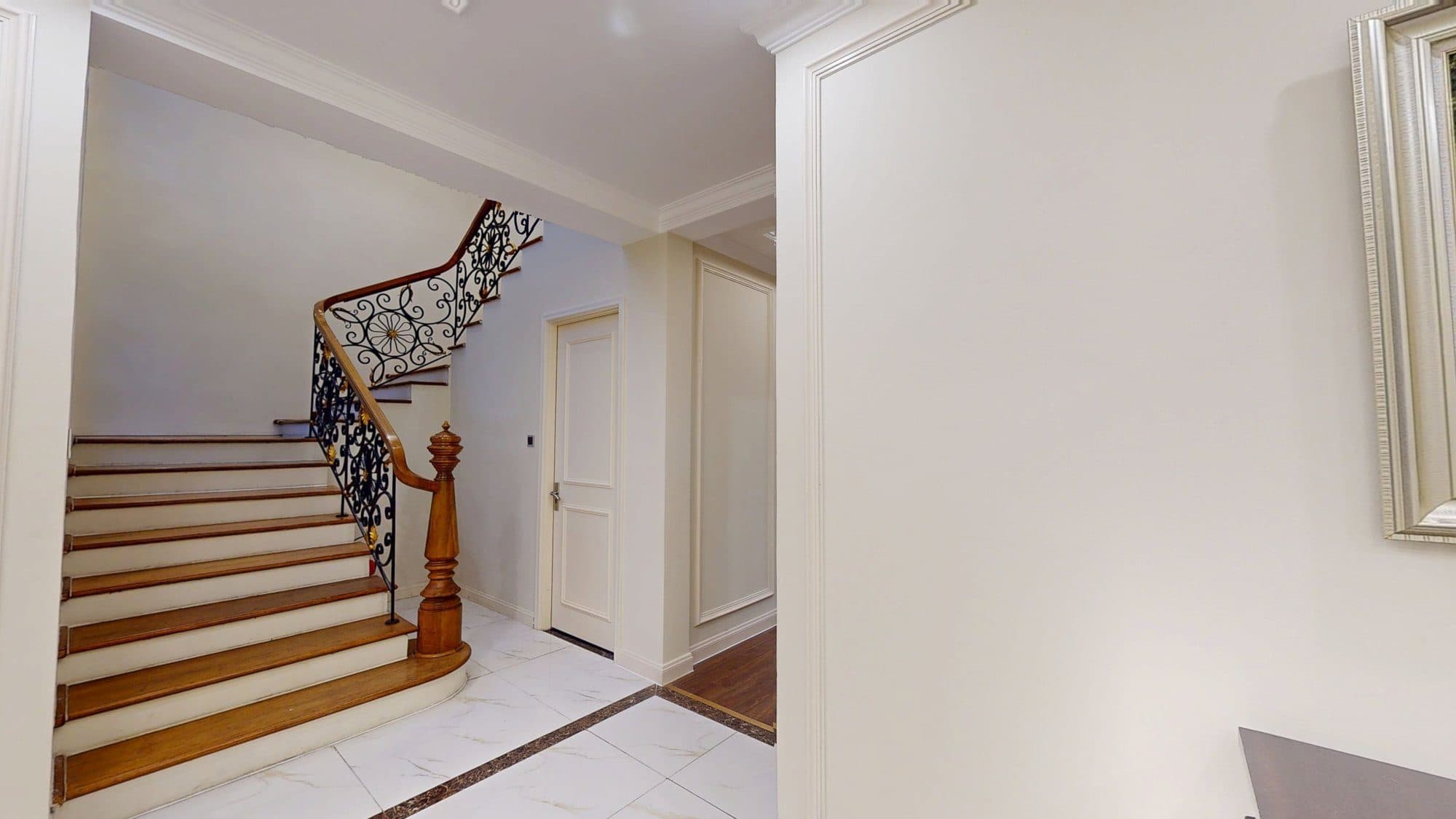 The staircase hall of a four-bedroom villa at Meliá Vinpearl Phú Quốc, in white and marble.